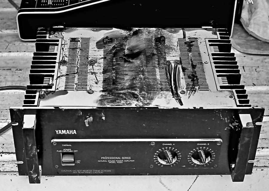 Hot Yamaha Professional Series Amp